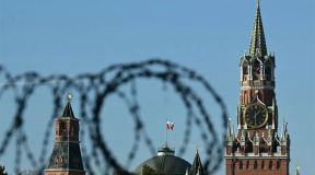 «На пятый год победоносной войны Зеленский решает, как Путин будет праздновать свою собственную победу»