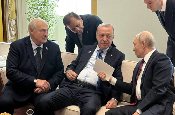 Мошес: «В поведении Лукашенко на ШОС есть что-то гоголевское»