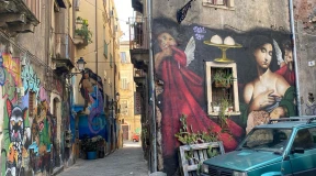 «Это могло быть про романтику, как в кино. Но нет, это история про паспорт»